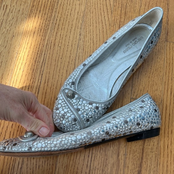 Sergio Rossi Vero Cuoio Silver Gray Flats w/ Rhinestone Embellishments Size 39 - Picture 4 of 7